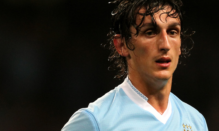 M.U thay Vidic bằng hàng thải của Man City