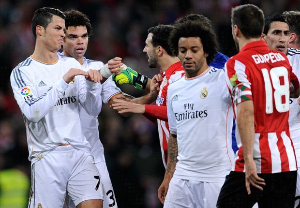 “Bật” trọng tài, Ronaldo bị treo giò 3 trận