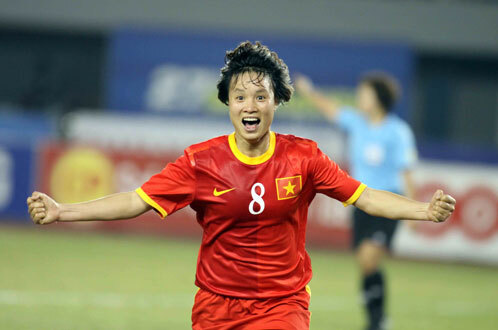 Tiền đạo Minh Nguyệt bị dân 