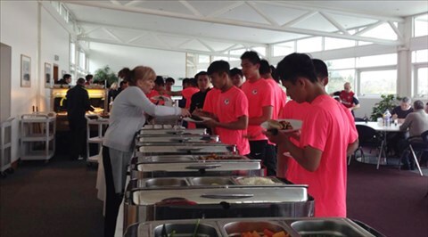 Sao U19 Việt Nam bị phạt 10 USD nếu bỏ ăn