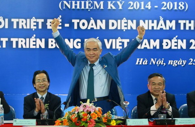 Vì sao tân Chủ tịch VFF Lê Hùng Dũng mang họ của mẹ?