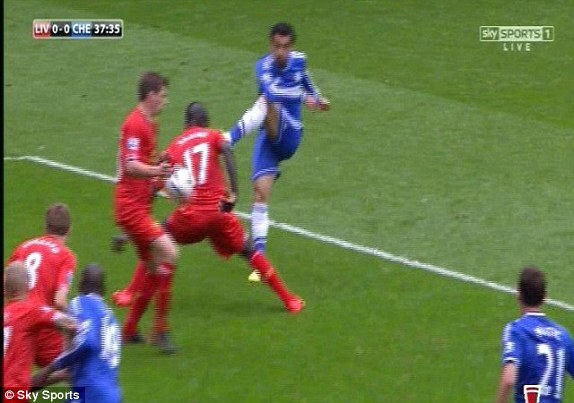 Chelsea bị mất oan một quả penalty