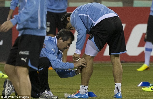 Tin nóng: Tuyển Uruguay mất Luis Suarez ở World Cup 2014