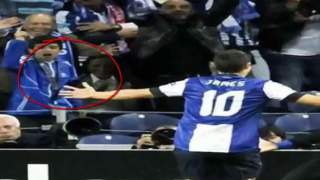 Những lần bóng đen bí ấn xuất hiện trên khán đài