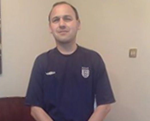 Trọng tài người Anh tử vong vì nghiện cắn móng tay