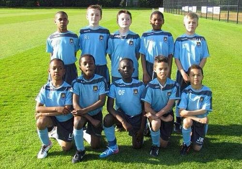 Mãn nhãn với tài năng chơi bóng của thần đồng 10 tuổi