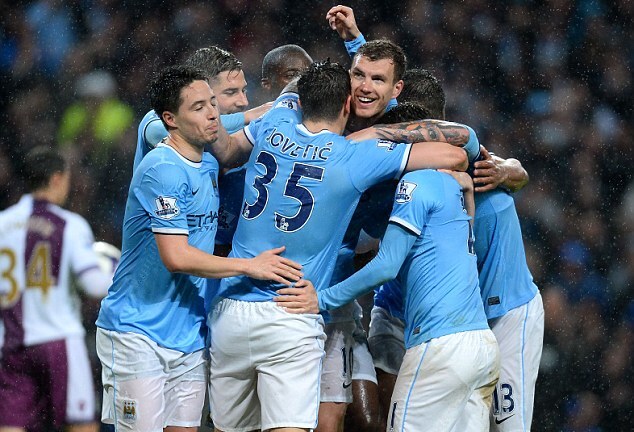 Hủy diệt Aston Villa 4-0, Man City rất gần ngôi vương 