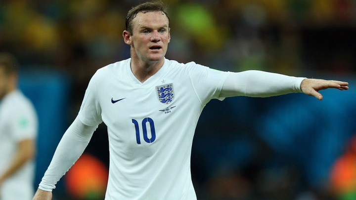 Rooney liều mạng dẫn gái về khách sạn làm bậy?