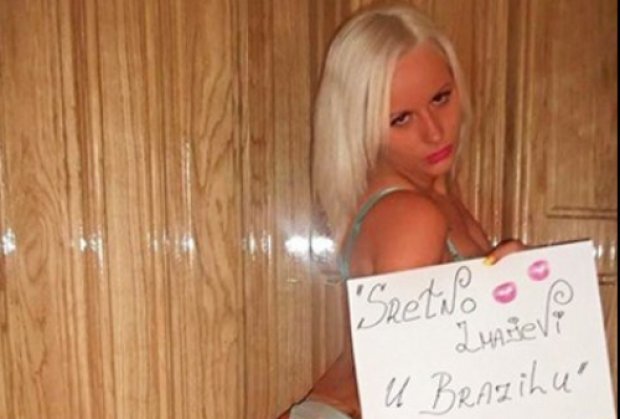 Vũ công bốc lửa hứa thưởng đặc biệt cho Edin Dzeko