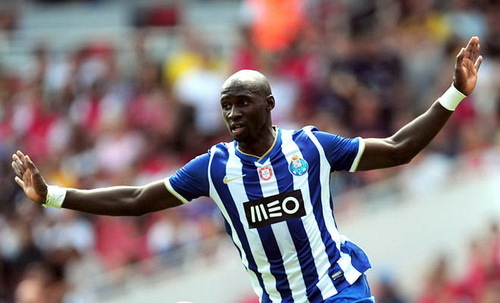 Tin tức bóng đá 24h: Chicharito cập bến Inter, Mangala kết M.U