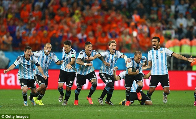 Argentina 4-2 Hà Lan (KT): Hà Lan gục ngã đau đớn trên chấm 11m