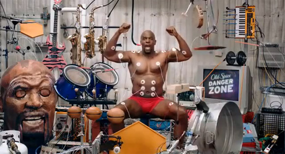 Clip: Lực sỹ chơi nhạc siêu đỉnh bằng... cơ bắp