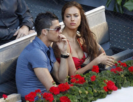 Messi, Ronaldo chọn vợ: Phải là