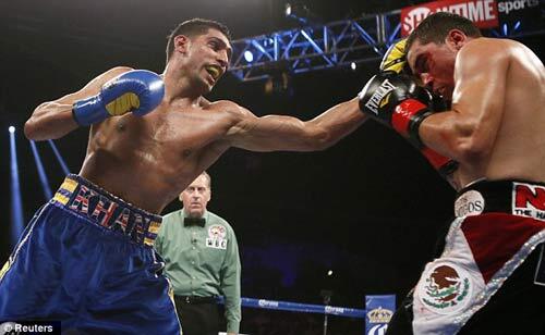 Những cú đấm trời giáng và tai nạn hài hước nhất làng võ