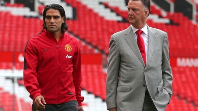 Van Gaal bị chê vì phung phí tài năng của Falcao
