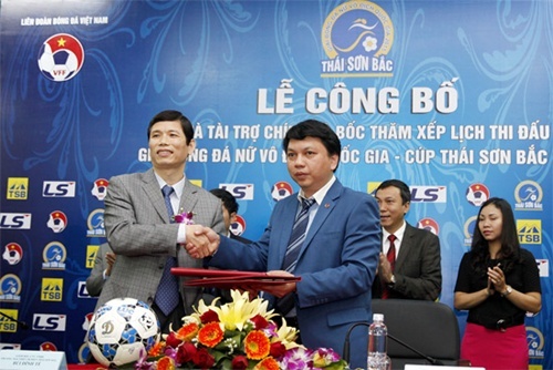 Cấm cầu thủ chuyển giới dự giải nữ, VFF giải thích ra sao?