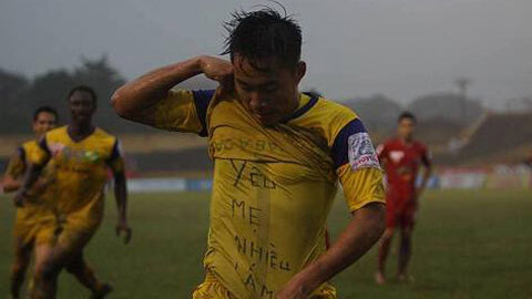 Tiền đạo U19 Việt Nam gây tò mò với pha ăn mừng bàn thắng