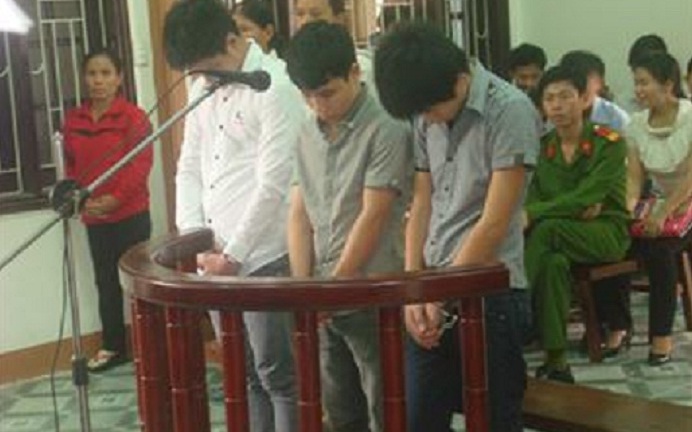 Đột nhập nhà chùa thó đồ lấy tiền nuôi  gái