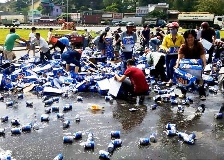 Vụ hôi bia: Hàng trăm người 