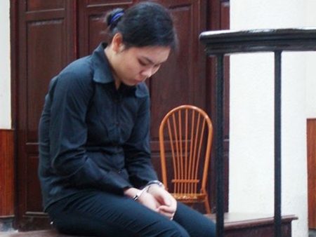 Mẹ đẻ ném con 31 ngày tuổi xuống ao sẽ chịu án gì?