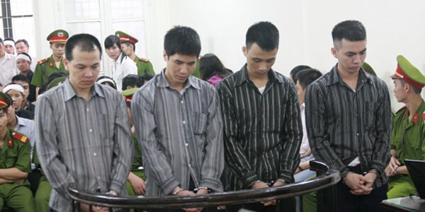 Hoãn phiên toà xét xử 4 công an dùng nhục hình đánh chết người