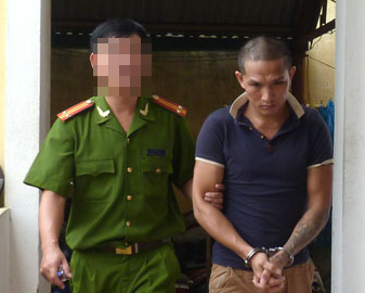 Đại ca giang hồ hiếp dâm tiếp viên karaoke bị khởi tố 3 tội danh