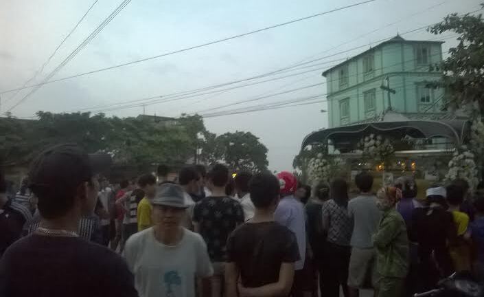 Hải Dương: Đang đi đưa tang, đột nhiên mang quan tài diễu phố