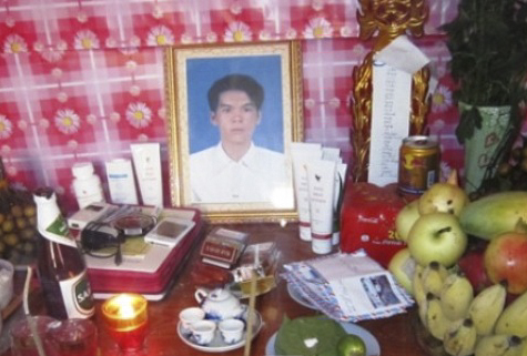 Đang chơi với người yêu bị nhóm trai làng đánh chết