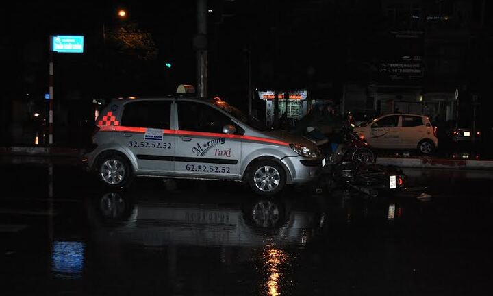 Xe ôm nhập viện nguy kịch, cô gái ngồi sau thoát nạn hi hữu