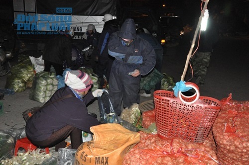 Cuối năm, đi chợ “âm phủ” cầu may