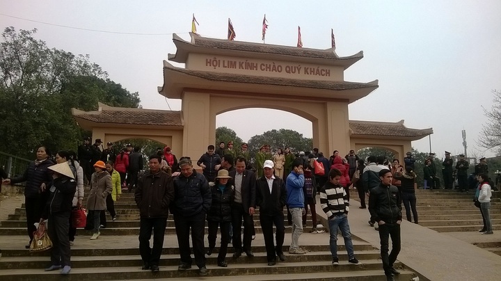 Nhan nhản trò chơi mang tính bạo lực ở hội Lim