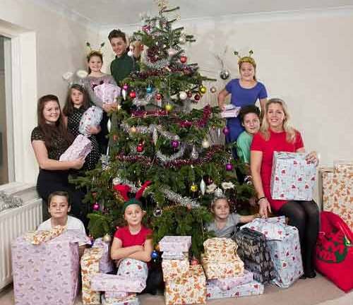 Kinh ngạc bà mẹ dành 12 tháng chuẩn bị Giáng sinh cho 9 đứa con