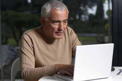 Sốc khi thấy bố tham gia trang web hẹn hò trực tuyến