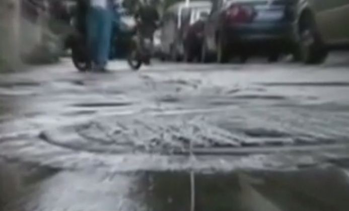 Nhẫn tâm đẩy bạn gái xuống cống sâu nhằm quỵt nợ