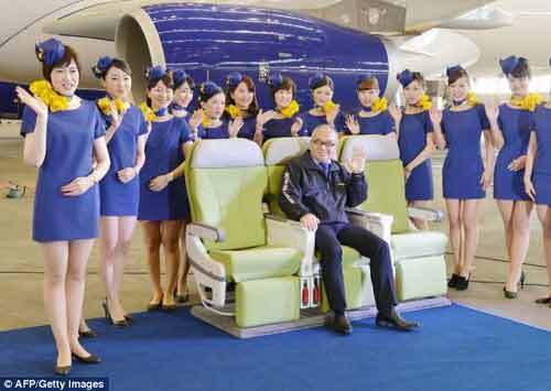 Đồng phục của hãng hàng không Nhật bị chỉ trích vì quá ngắn