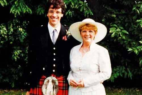 Nỗi lòng của bà vợ chấp nhận cho chồng già phẫu thuật chuyển giới