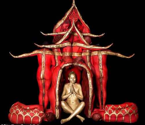 Video: Chiêm ngưỡng 17 người mẫu khỏa thân xếp thành ngôi đền