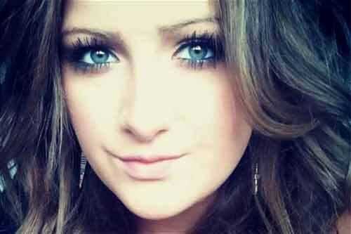 Thiếu nữ tiêu hơn 100 triệu đồng tán gẫu điện thoại khi du lịch