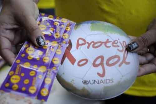 Hãng sản xuất bao cao su “bội thu” trong mùa World Cup 2014