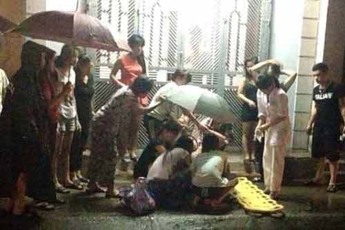 Thương cảm bà mẹ trẻ sinh non ngoài đường giữa đêm mưa