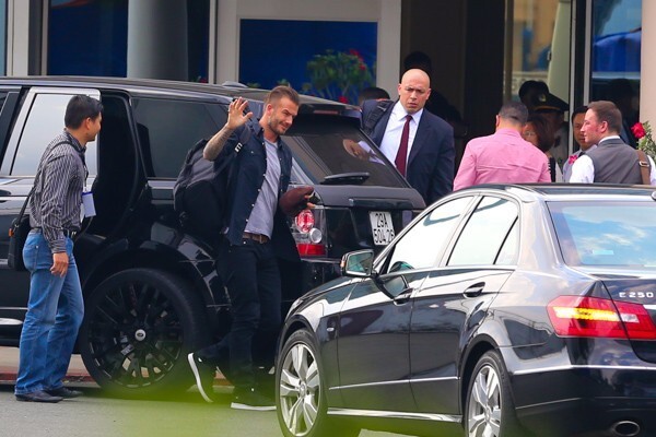 David Beckham chia sẻ ảnh cô gái Việt đi SH 
