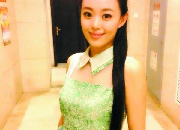 Nữ MC xinh đẹp đánh đổi mạng sống giữ thai nhi gây xúc động