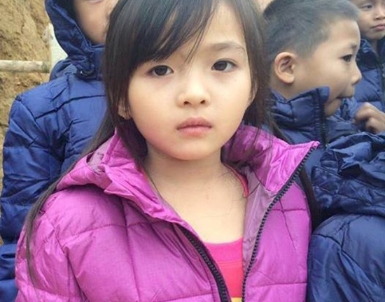 Xôn xao bé gái xinh xắn có gương mặt giống hoa hậu Kỳ Duyên