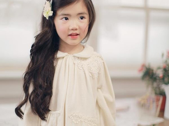 Bé 5 tuổi xứ Kim Chi xinh như thiên thần 