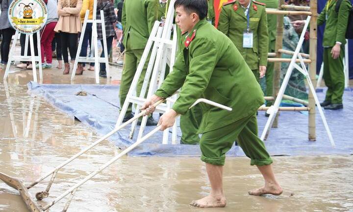 Tưng bừng hội trại “Từ Điện Biên Phủ đến biển đảo quê hương”