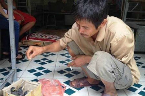 Cảm động cha mang chim rừng làm lộ phí đưa con đi thi