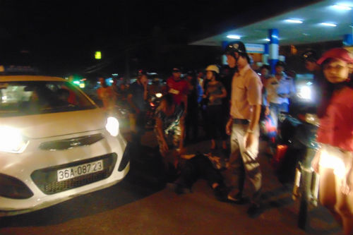 Thanh Hóa: Xe máy tông người đi bộ qua đường, lái xe nguy kịch