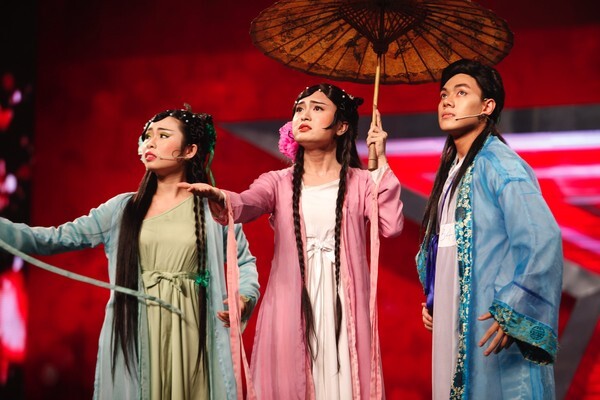 4 hot boy Việt giả gái “hớp hồn” dân mạng