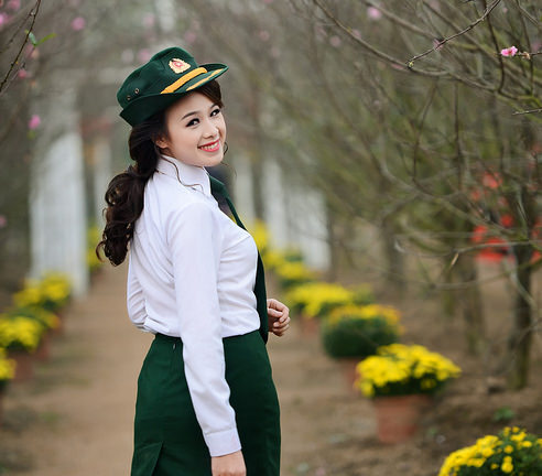 Hot girl 9X đẹp rạng ngời trong bộ ảnh “Cô bộ đội chào xuân”