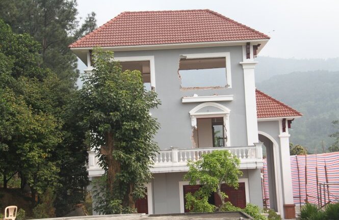 Sáng nay, gia đình Tướng công an đã tháo dỡ biệt thự trái phép